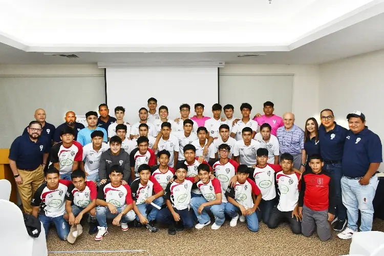 Club de Futbol Bulldogs Boca invita a los jóvenes a integrarse a sus filas