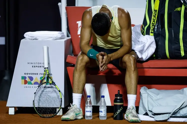 Carlos Alcaraz abandona el Abierto de Río de Janeiro