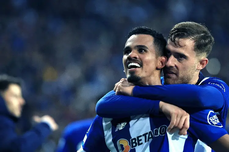 Porto vence al Arsenal con un gol de último minuto