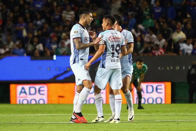 Cruz Azul vuelve a imponer autoridad y le pega a León