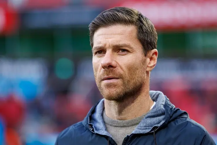 Xabi Alonso esquiva todas las preguntas sobre su posible llegada a Bayern Múnich o Liverpool