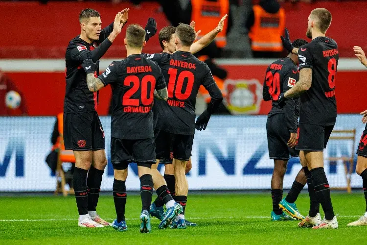 Bayer Leverkusen aprovecha errores para seguir brillando en la Bundesliga