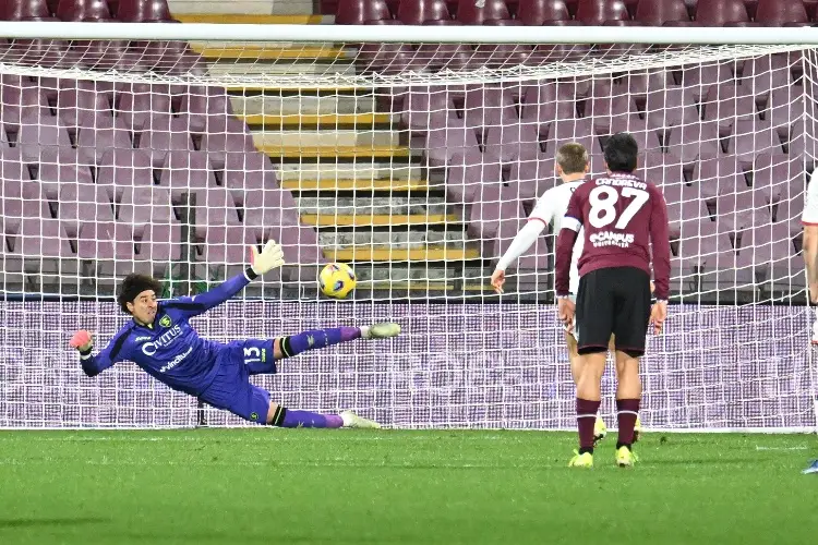 ¡Huele a descenso! Ochoa y la Salernitana vuelven a perder en Italia