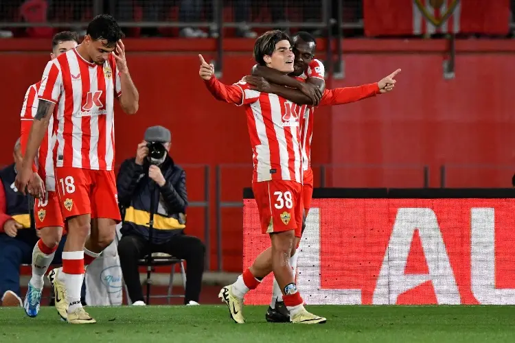 Mexicano marca doblete y frustra al Atlético de Madrid
