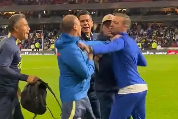 El América vs Cruz Azul termina caliente y a punto de los golpes (VIDEO)