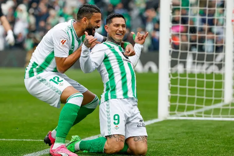 Betis triunfa ante el Athletic y escala posiciones