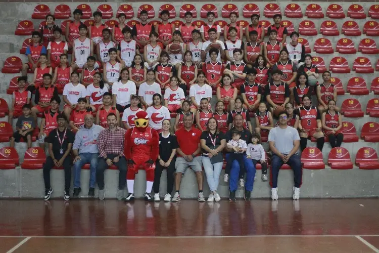 Academias de Halcones Rojos en Veracruz y Orizaba se reúnen en juegos amistosos