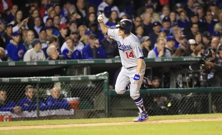 Kiké Hernández renueva con los Dodgers