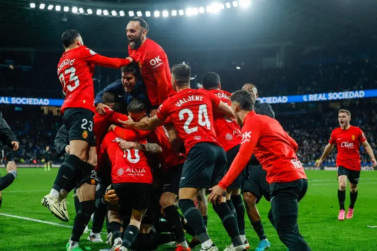 Reciben como héroes a Javier Aguirre y sus jugadores tras llegar a la Final en la Copa del Rey (VIDEO)