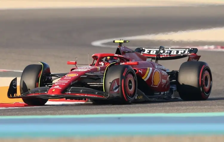 Carlos Sainz lidera la tercera práctica libre en Bahréin, 'Checo' Pérez es octavo 
