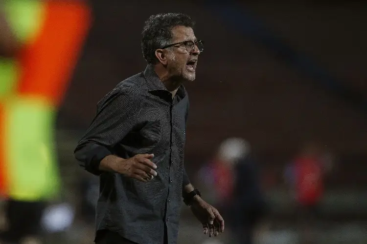 ¡No duró ni dos meses! Juan Carlos Osorio es despedido en Brasil 