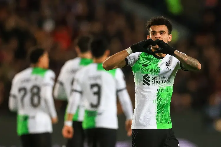 Liverpool golea un débil Sparta Praga