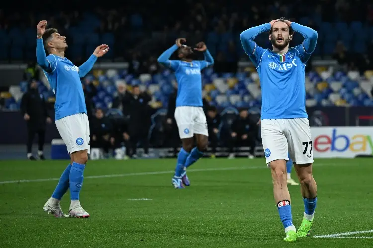 Napoli no pudo mantener ventaja y le sacan empate