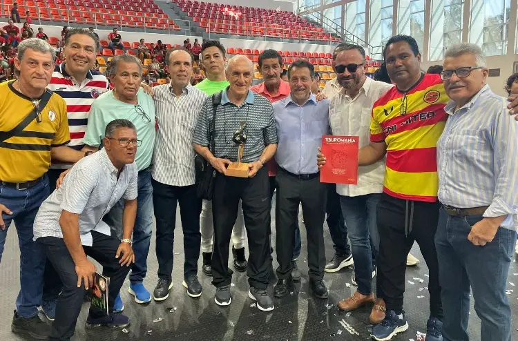 Liga 'Pirata' Fuente rinde emotivo homenaje a Don Roberto Matosas en Veracruz (VIDEO)