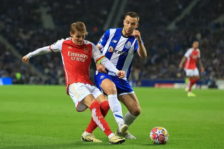 Arsenal va por la remontada ante el Porto de Jorge Sánchez en la Champions