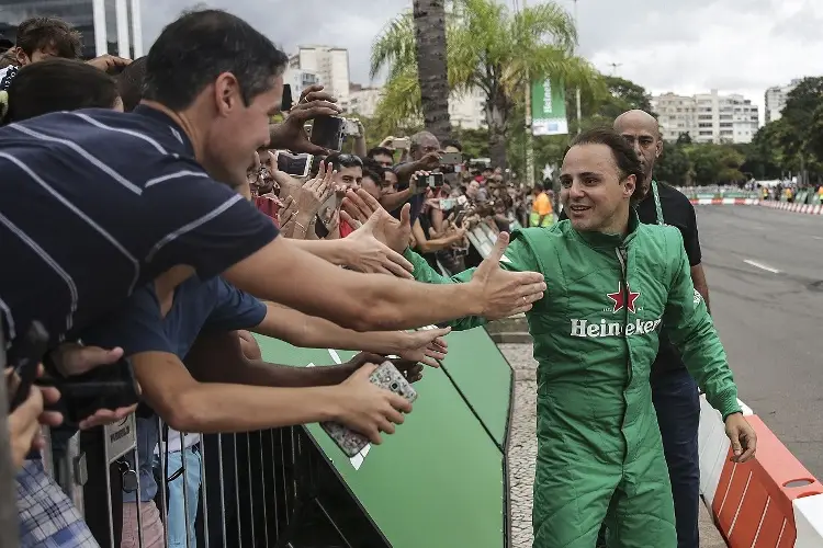 Felipe Massa denuncia a la F1 y a la FIA, argumenta 'injusticia histórica' 