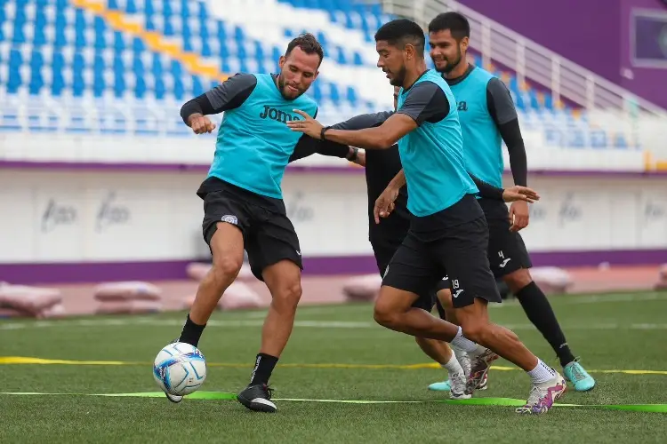Racing FC Porto Palmeiras buscará este sábado un nuevo triunfo en Liga Premier
