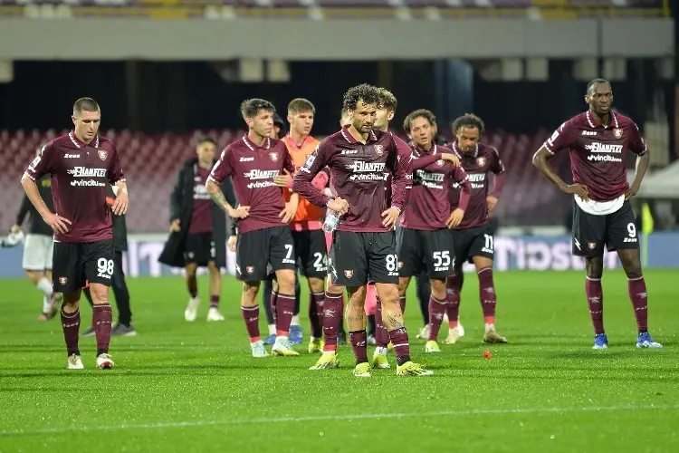 Ochoa se queda en la banca y Salernitana vuelve a perder