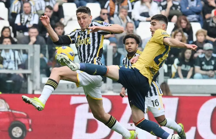 Johan Vásquez y Genoa resisten frente a la Juventus