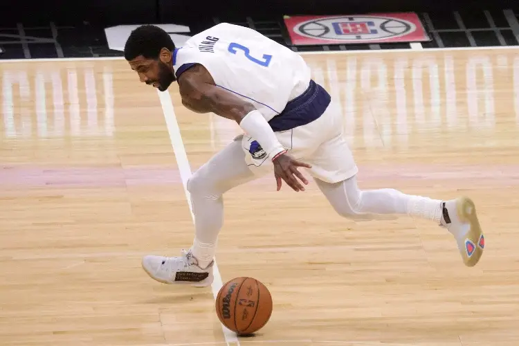 NBA: Kyrie Irving tumba a los Nuggets sobre la hora