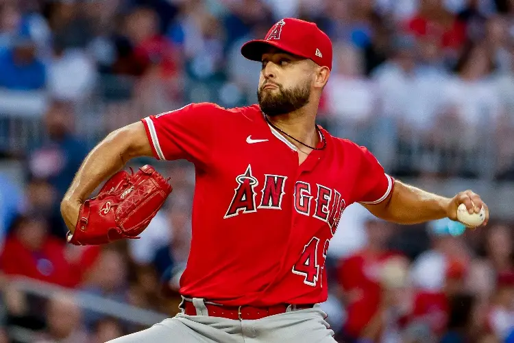 Mexicano Sandoval, listo para lanzar en el primer juego de Angelinos en Grandes Ligas