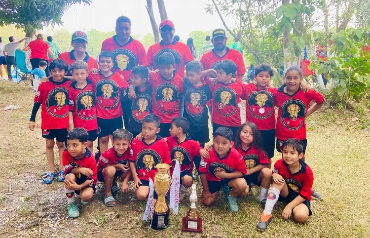 Selección de la Liga 'Pirata' Fuente culmina en tercer lugar de la Copa Belén 