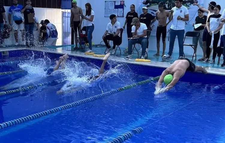 Club Neptuno conquista la primera fecha del Circuito Jarocho de Natación