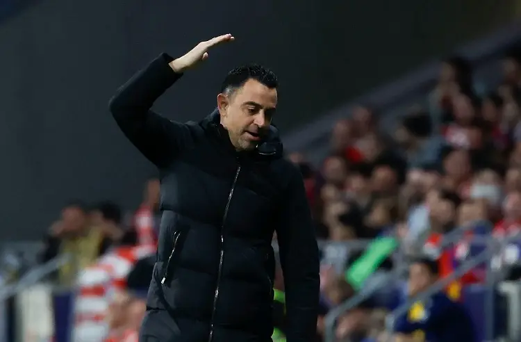 No procede la queja de Barcelona, Xavi se va suspendido 