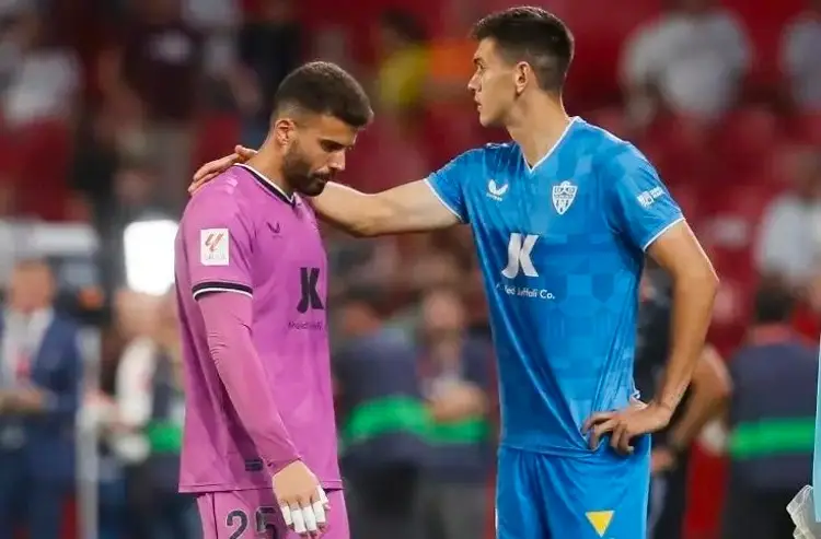 César Montes y Almería ven muy cerca el descenso tras sufrir nueva goleada