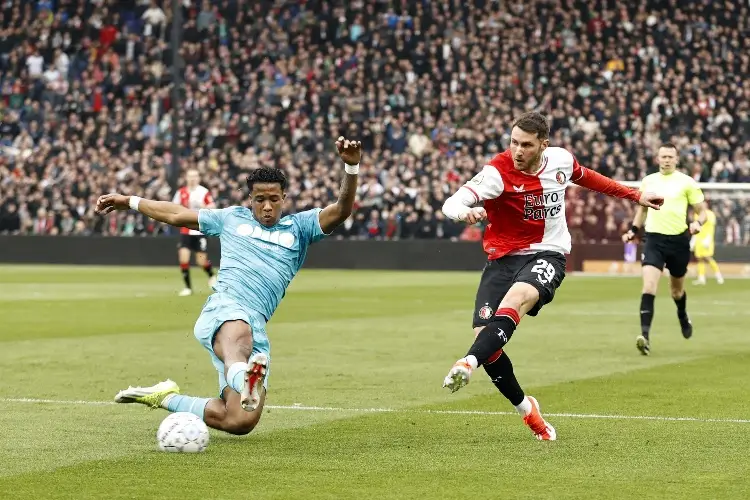 Feyenoord gana con remontada inlcuida