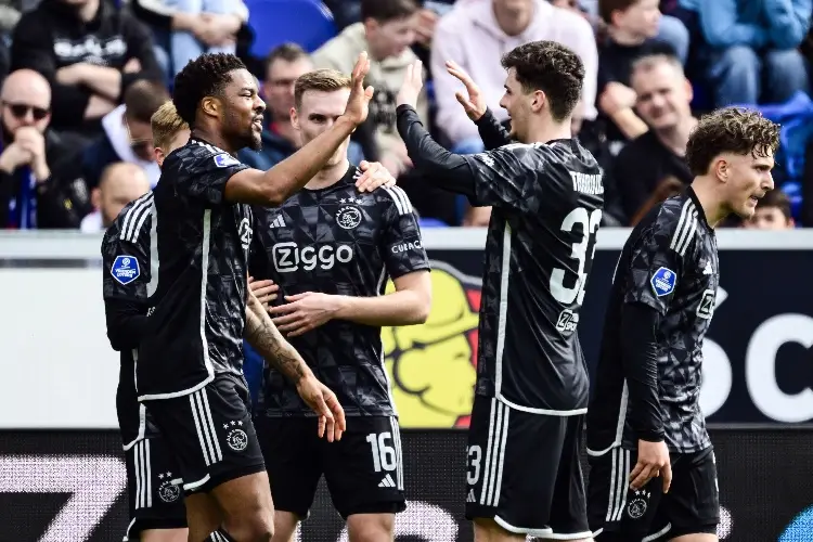 Ajax vuelve a ganar y revive sus aspiraciones de Champions League