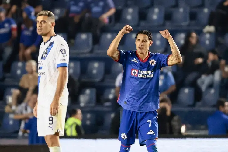 Cruz Azul golpea a Rayados y evita que recuperen el liderato