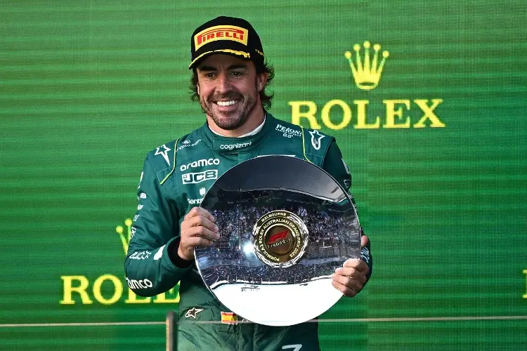 F1: Fernando Alonso renueva su contrato con Aston Martin 