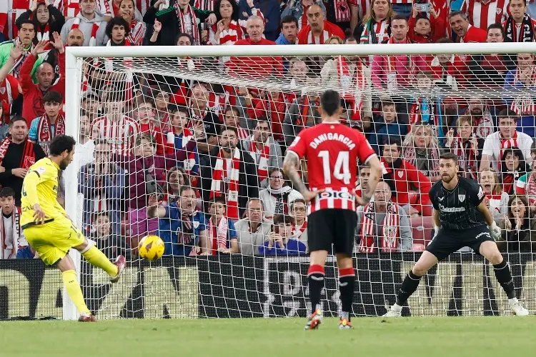 Un polémico penal aleja al Athletic Club de la Champions