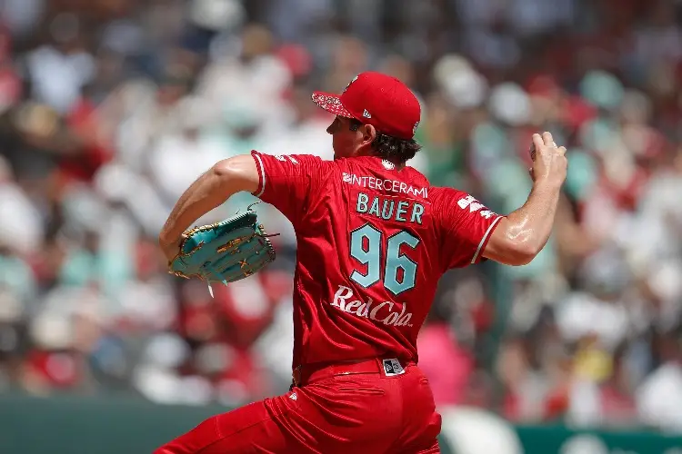 Agridulce debut de Trevor Bauer en la Liga Mexicana de Beisbol