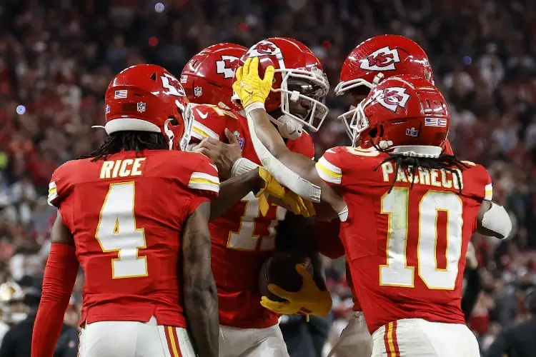 Rashee Rice entrena con Patrick Mahomes en lo que resuelve situación legal