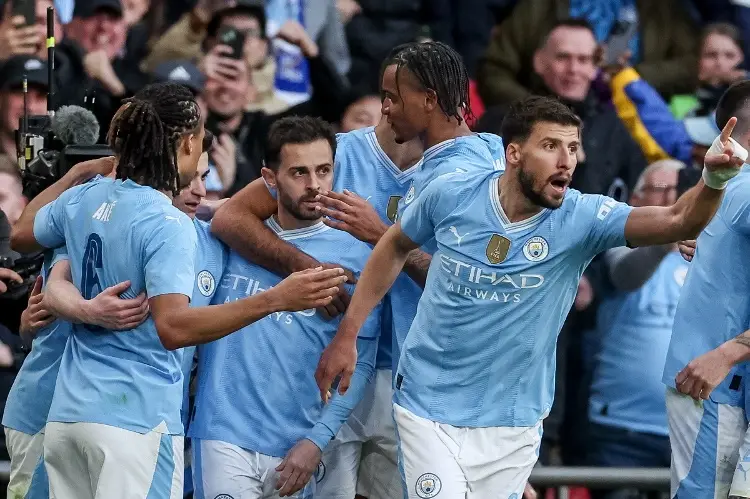 Manchester City despierta y avanza en FA Cup