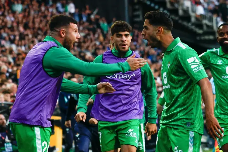 Betis consigue vital triunfo ante Valencia