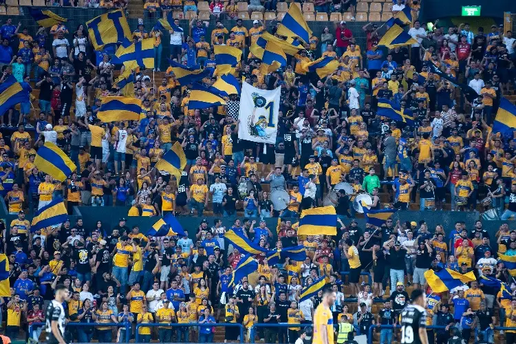 Afición de Tigres protesta tras sanción a Nahuel Guzmán (VIDEO)