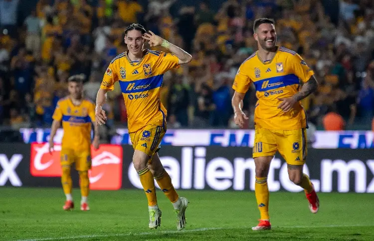 Hat Trick de Marcelo Flores da triunfo a Tigres sobre Necaxa