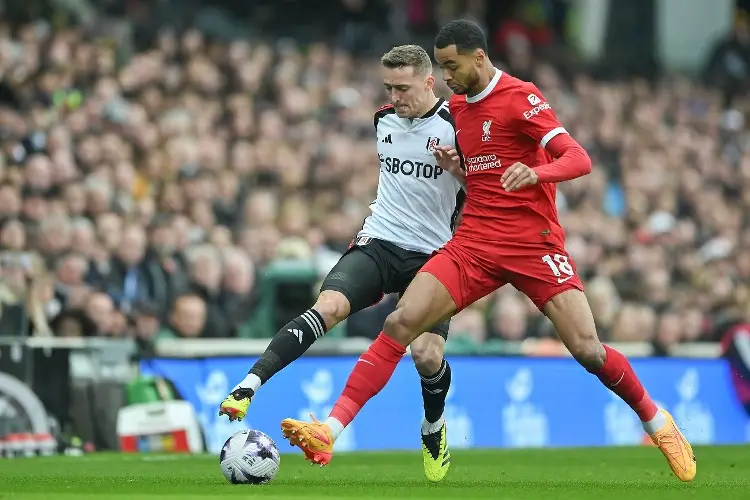 Raúl Jiménez no aparece y Liverpool se aprovecha del Fulham 