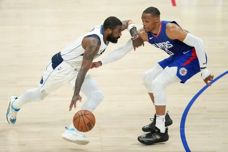 NBA: Los Clippers castigan el comienzo lento de Doncic e Irving
