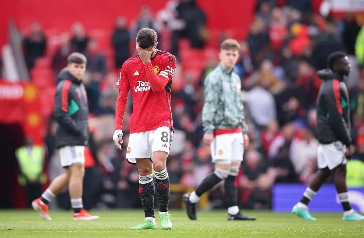 Manchester United tropieza contra un club que lucha por no descender en la Premier