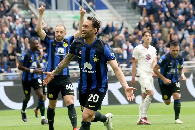 Inter de Milán celebra su título de la Serie A con una victoria ante Torino