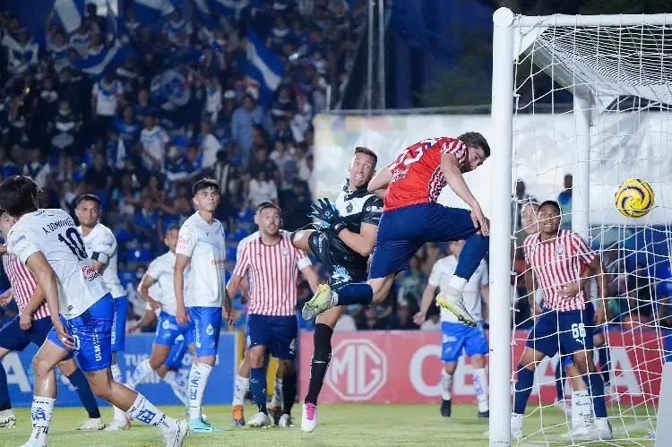 Acusan al Club Celaya de golpear a jugador de filial de Chivas hasta mandarlo al hospital