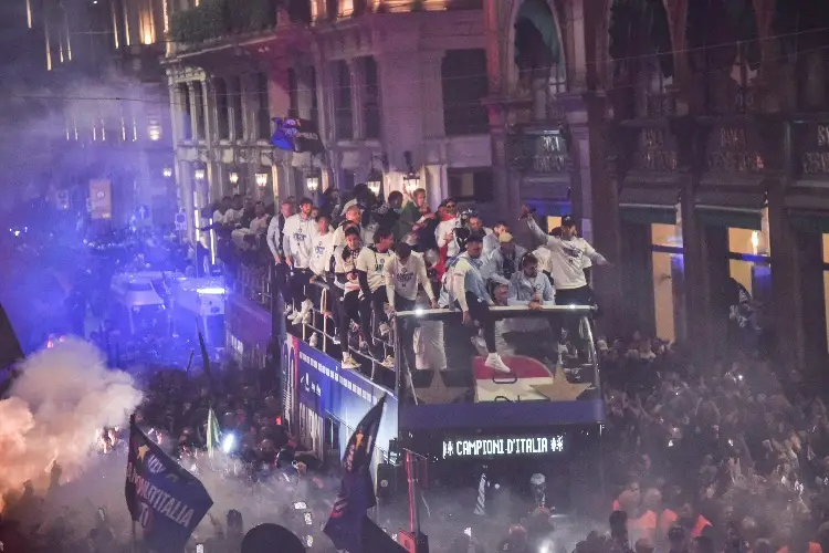 Causa polémica celebración del Inter de Milan (FOTO)