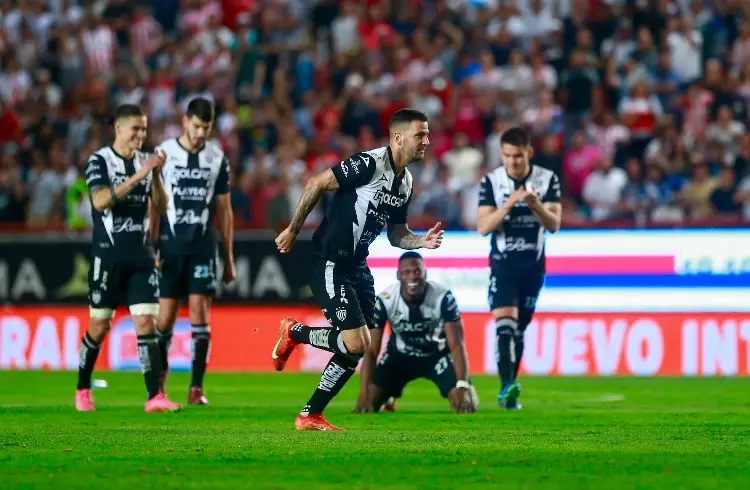 Necaxa gana a Querétaro y sigue con vida en el play in