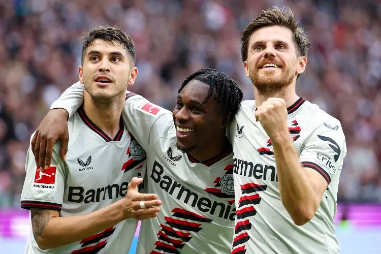 Bayer Leverkusen golea y continúa con su invicto en la temporada 