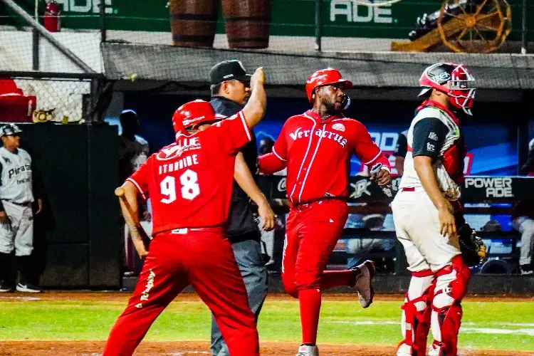 El Águila gana el primer juego ante Piratas de Campeche