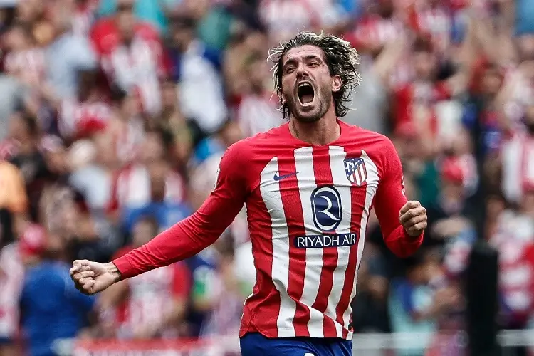 Atlético de Madrid gana y se acerca a la Champions League